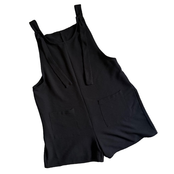 SHEIN BLACK OVERALL SLEEVELESS ROMPER / COVERUP WITH POCKETS & ADJUSTABLE STRAPS - Picture 3 of 8